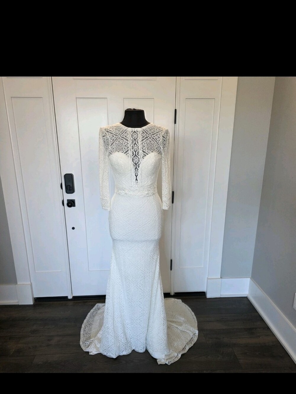 Lillian West 66023 Lace Long-Sleeve White Bridal Gown Size 4 Nwot